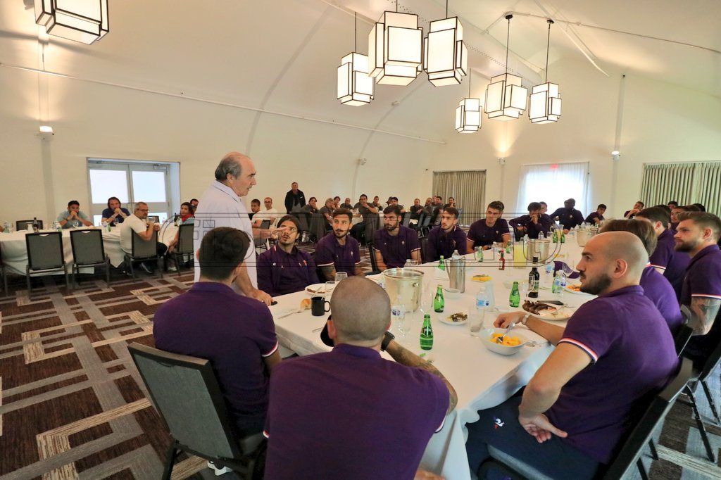 Commisso saluta la Fiorentina in partenza per l'Italia (FOTO)