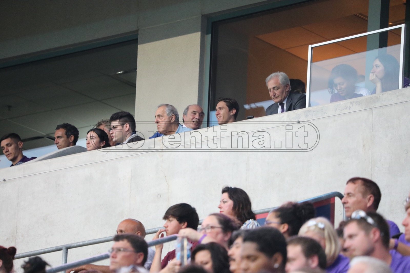 Commisso e Federico Chiesa insieme in tribuna a vedere Fiorentina-Chivas (FOTO)