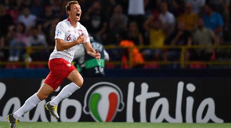 Occhi viola su Bielik, giovane difensore dell’Arsenal, capitano della Polonia U21