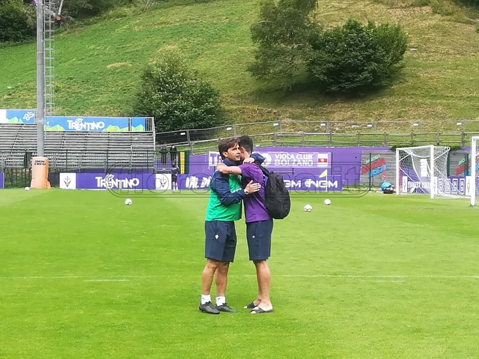 Il viola Ferrarini va all'Europeo Under 19. L'abbraccio a Moena con mister Bigica