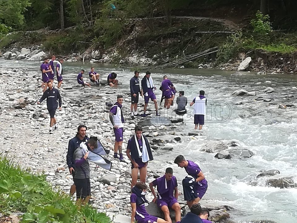 Moena, allenamento terminato. Giovani viola al fiume per il recupero (FOTO)