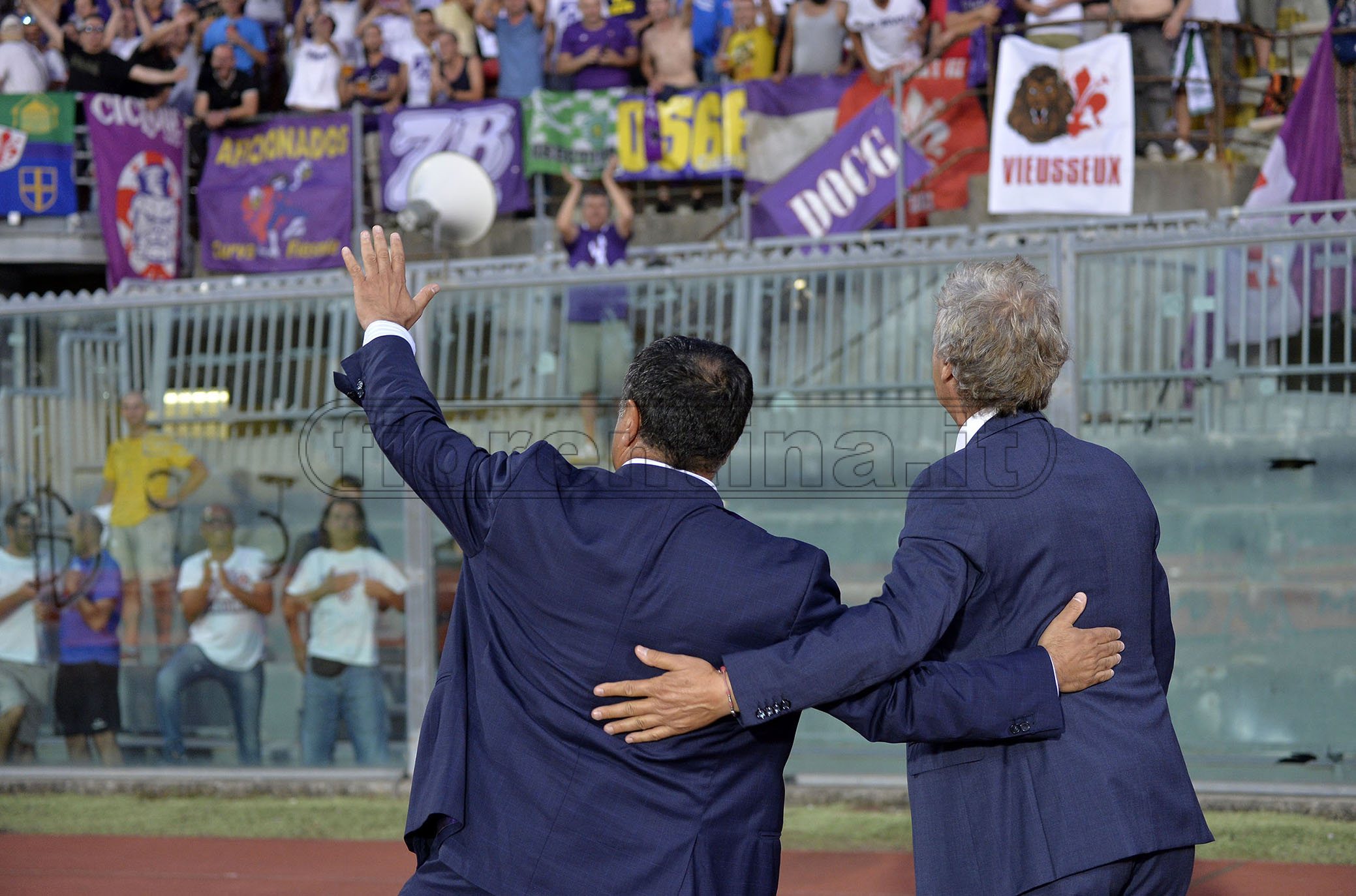 I tifosi a Livorno salutano Barone: "Joe uno di noi" (VIDEO VI.IT)