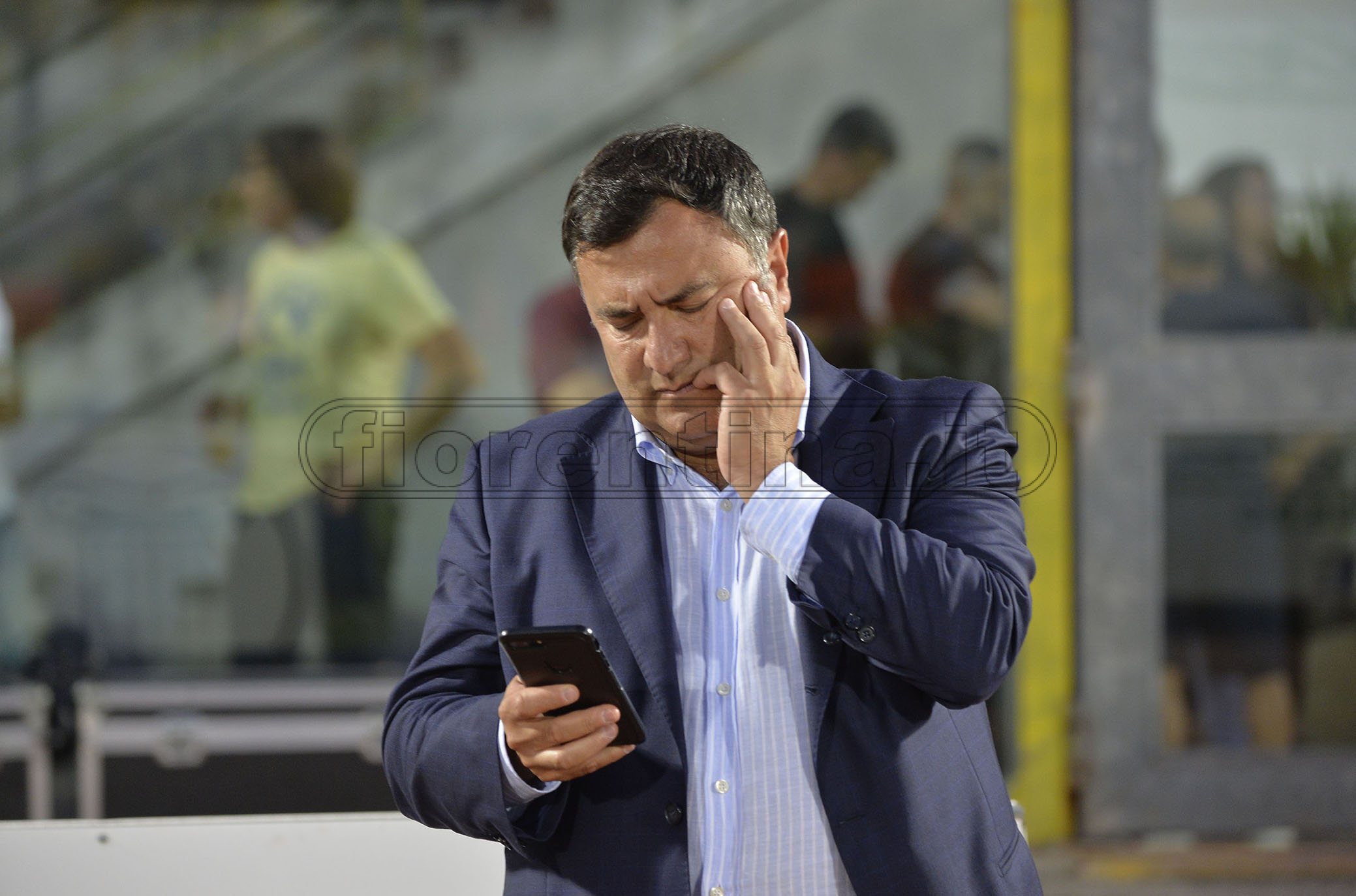 Fiorentina-Galatasary, nel pre partita Joe Barone in campo per salutare i tifosi (VIDEO)