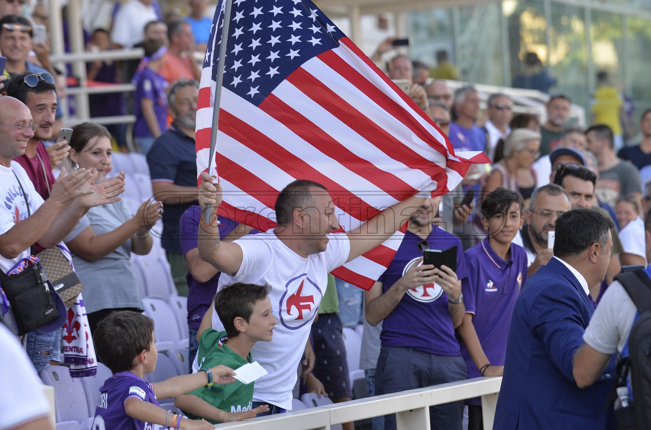 Fiorentina-Monza, le immagini dei tifosi viola al Franchi