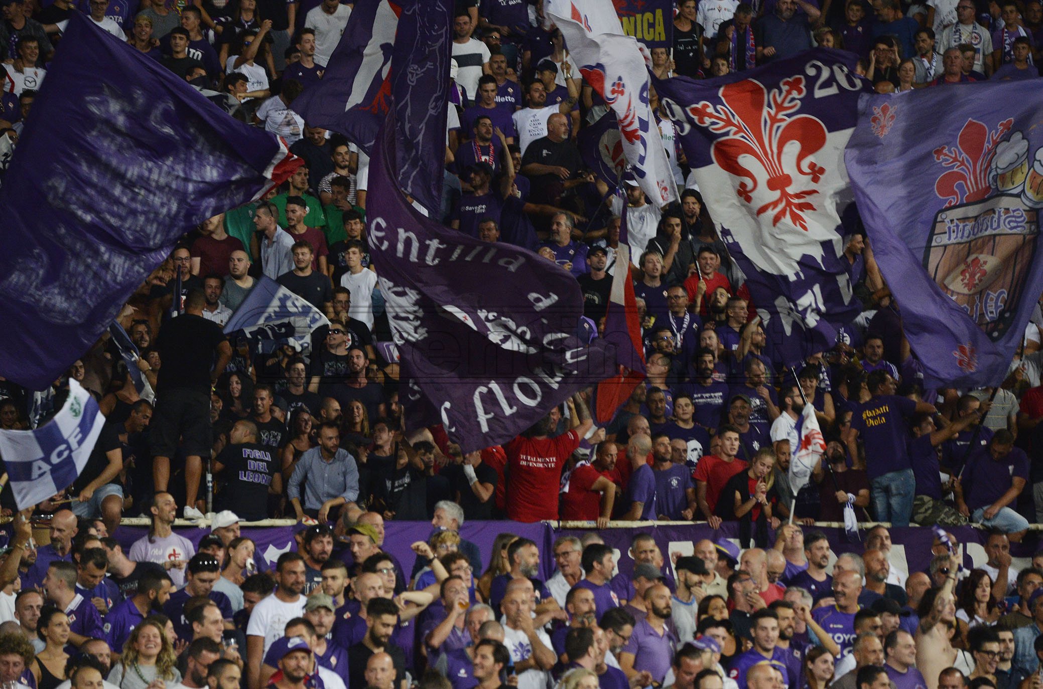Firenze, la carica dei 40 mila contro la Juve. Evento mondiale, grande coreografia