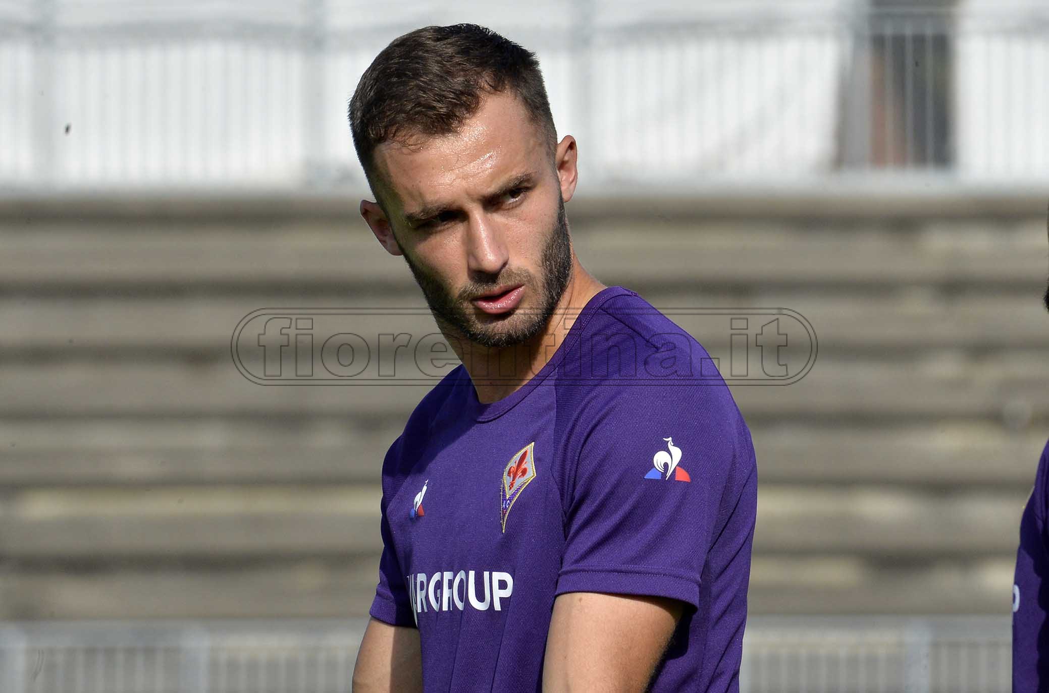 Roma, no a Pezzella: in pole c'è Alderweireld. Davanti Llorente se parte Schick