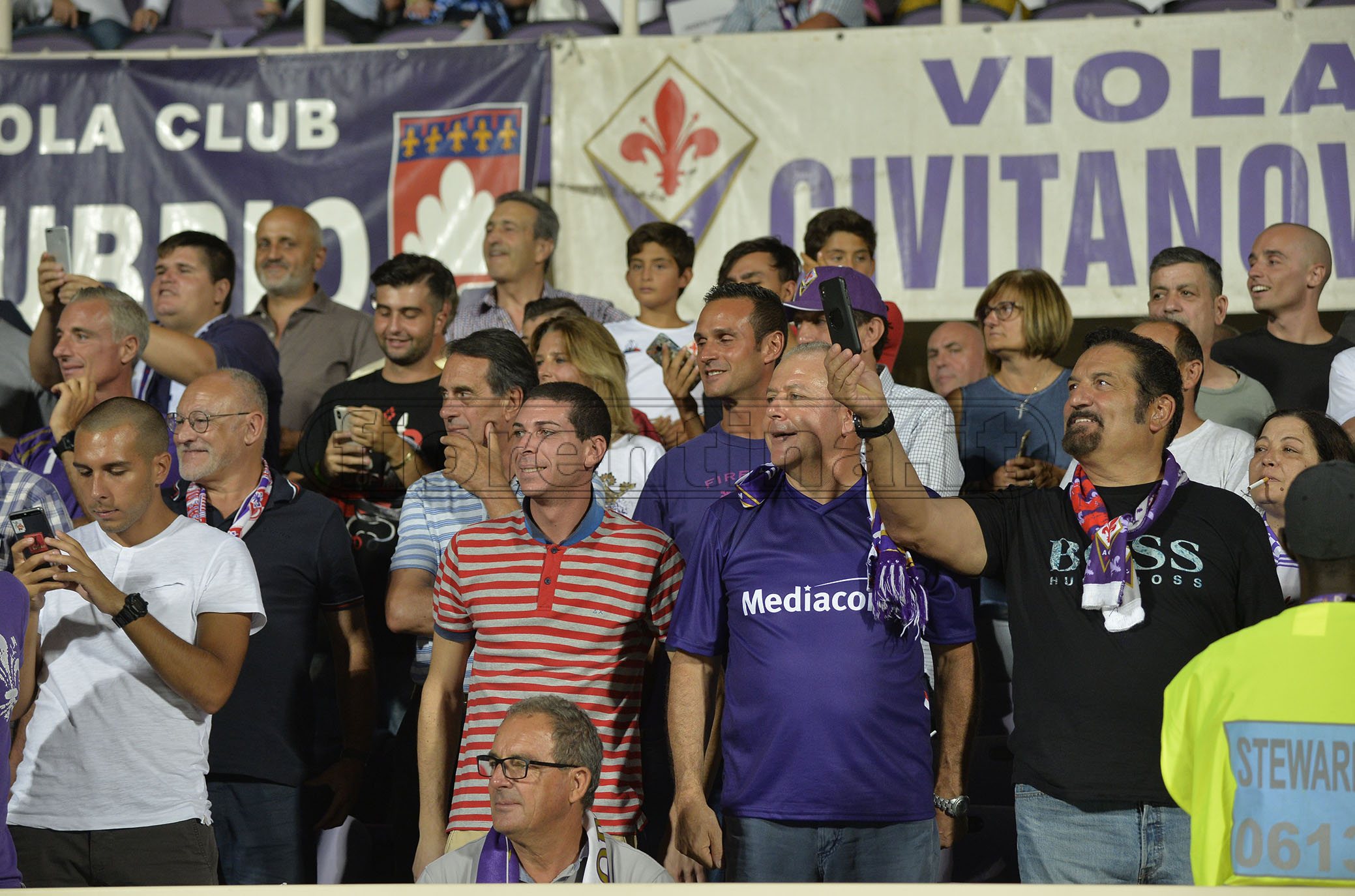 Fiorentina-Napoli, le immagini dei tifosi viola al Franchi