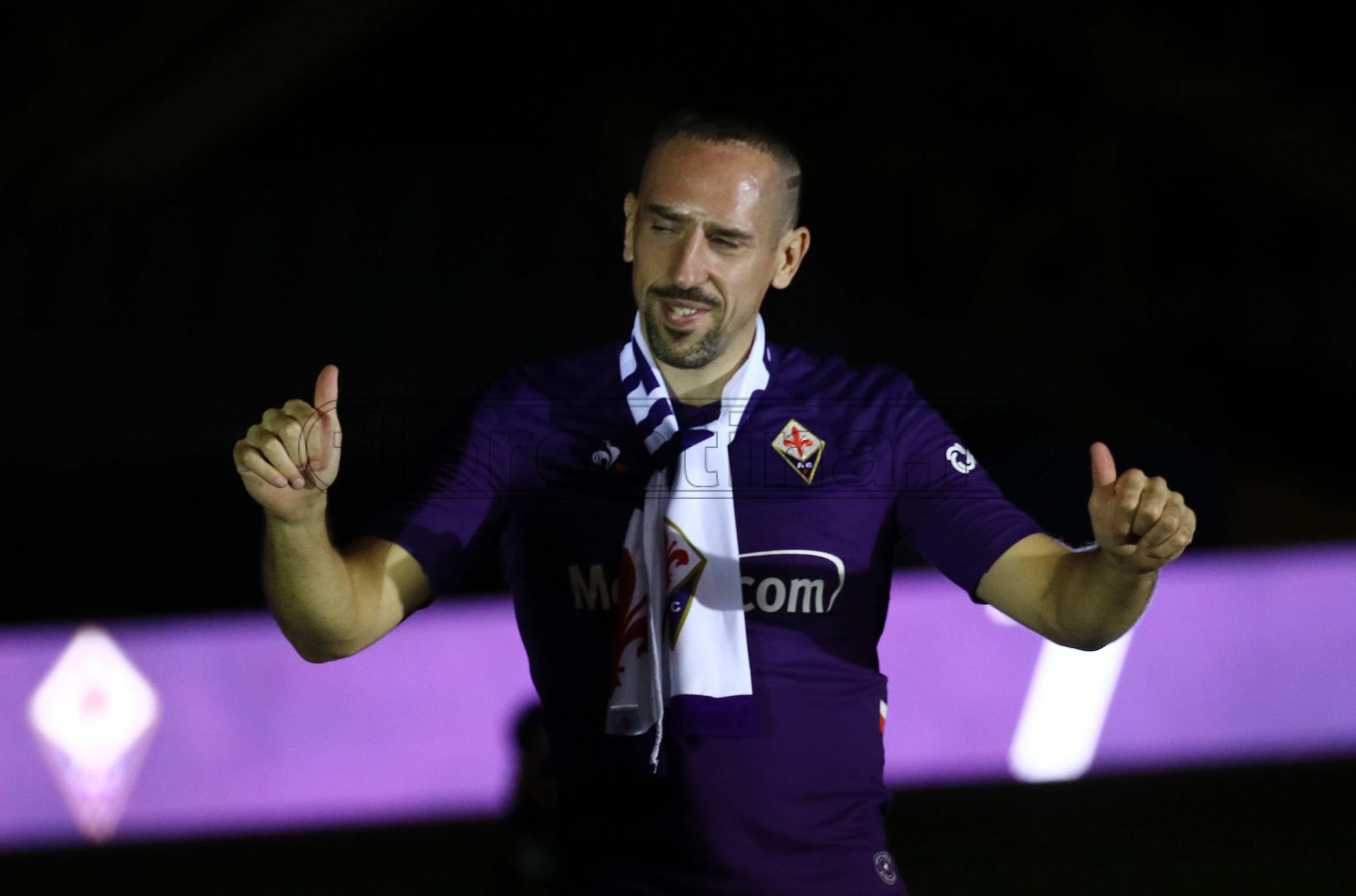 Ribery celebra il compleanno viola e suona la carica: "Abbiamo molto da fare"