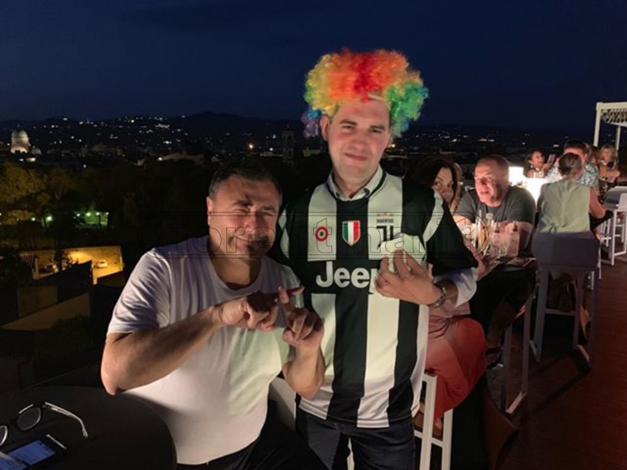 Joe Barone e la simpatica foto con il tifoso con la maglia della Juventus