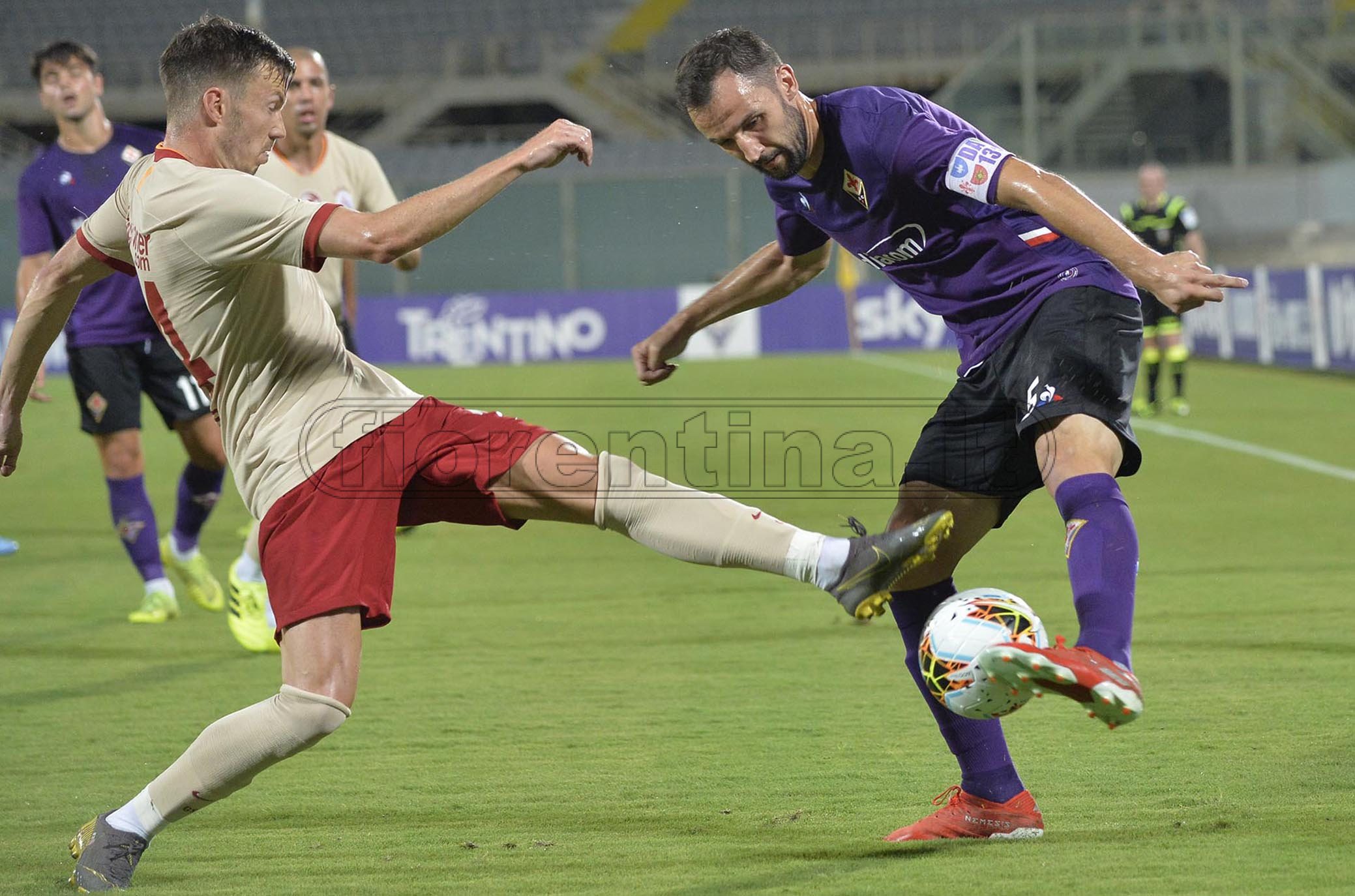Capitano, in assenza di Pezzella la fascia è di Badelj... con Chiesa in campo