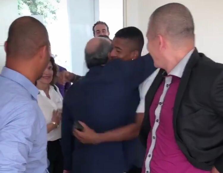 Dal centro sportivo, l'abbraccio di Rocco Commisso a Dalbert (FOTO)
