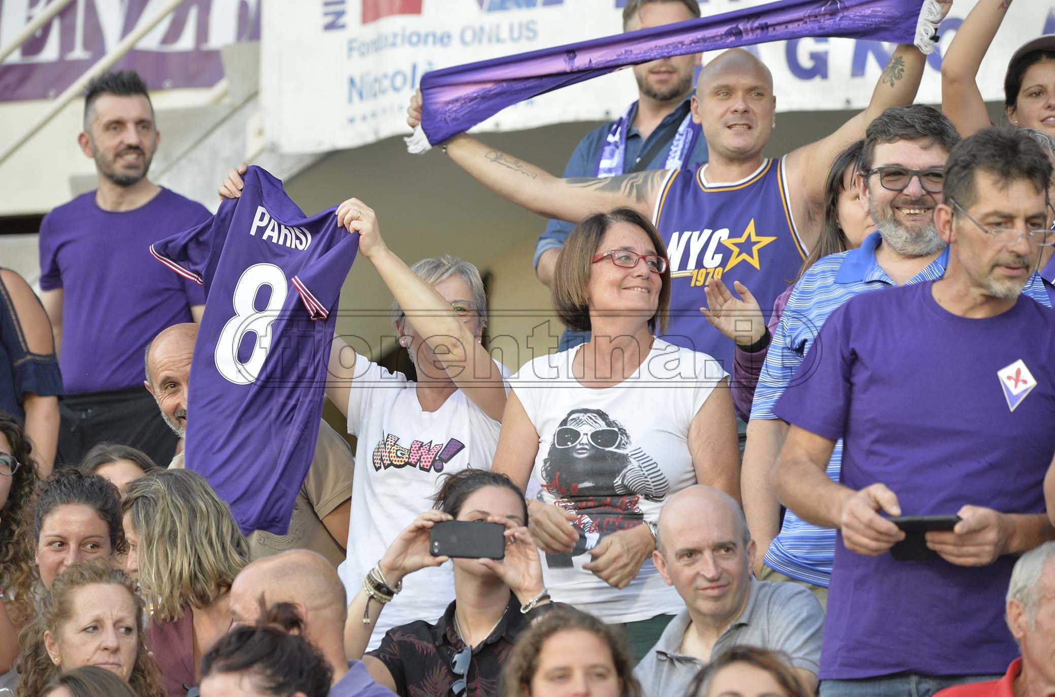 Fiorentina Women's-Arsenal, le immagini dei tifosi viola al Franchi
