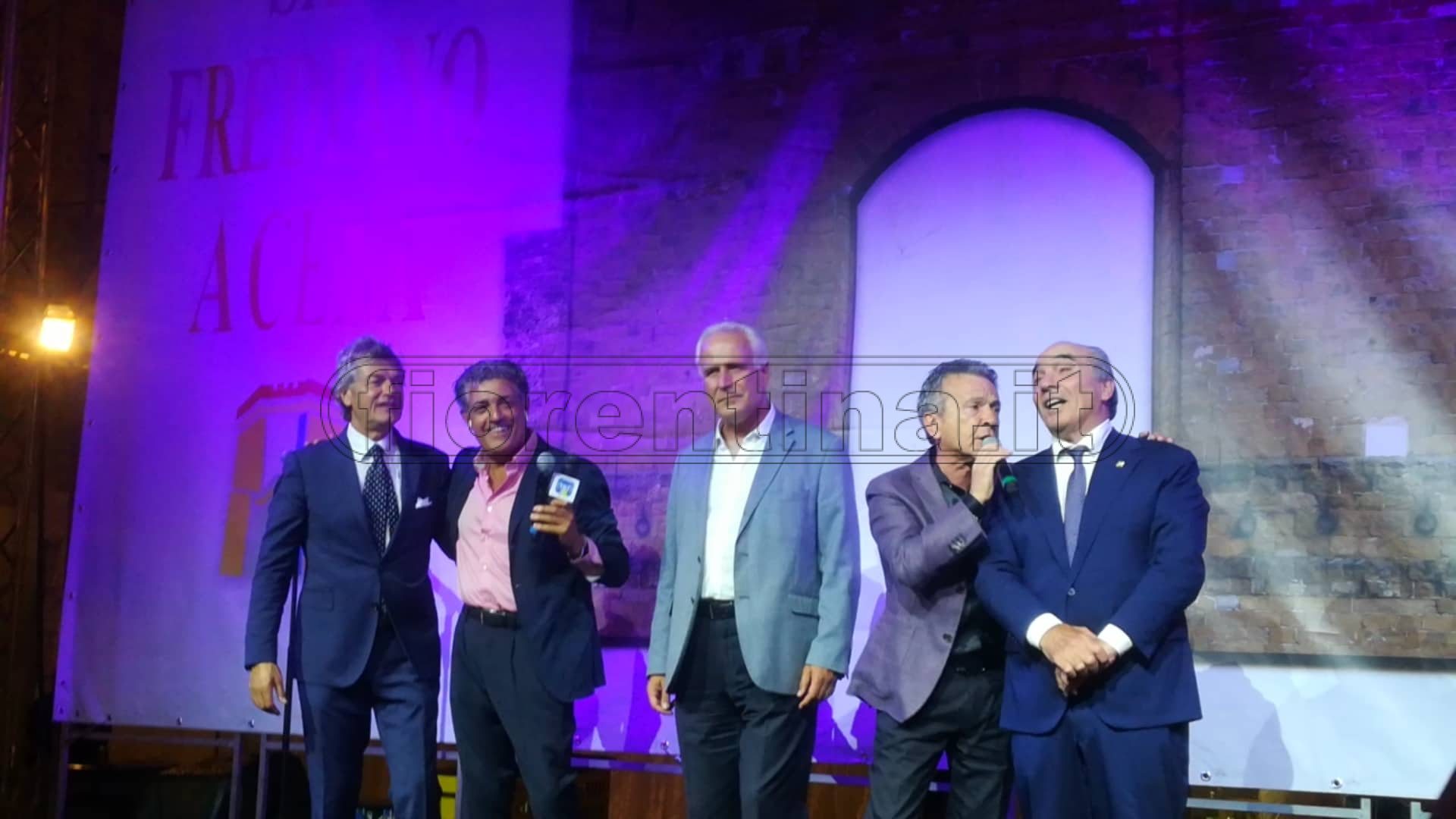 Pupo canta 'Firenze Santa Maria Novella' con Antognoni e Commisso (VIDEO VI.IT)