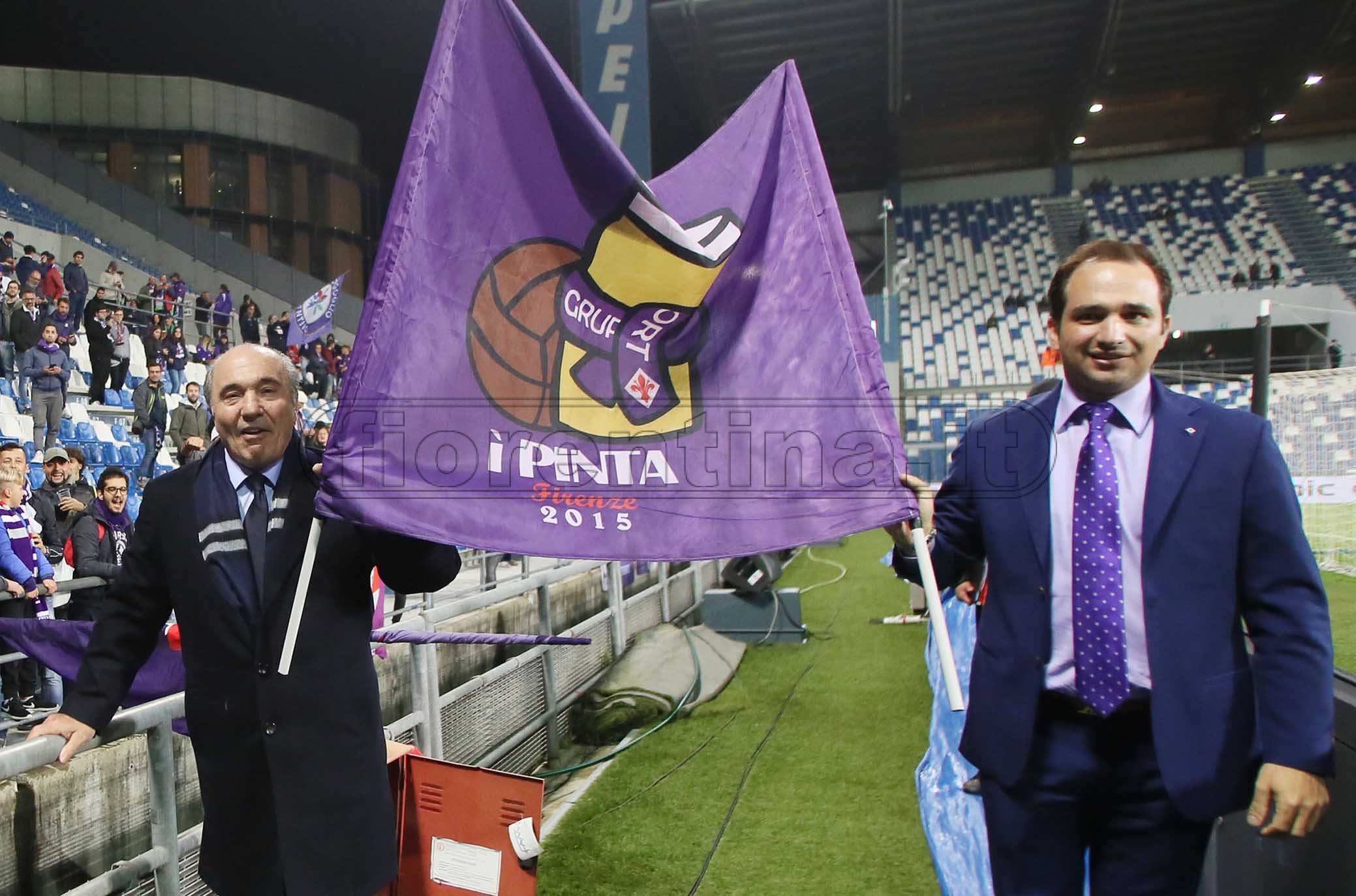 Commisso e famiglia salutano i tifosi in trasferta prima del calcio d'inizio (FOTO)