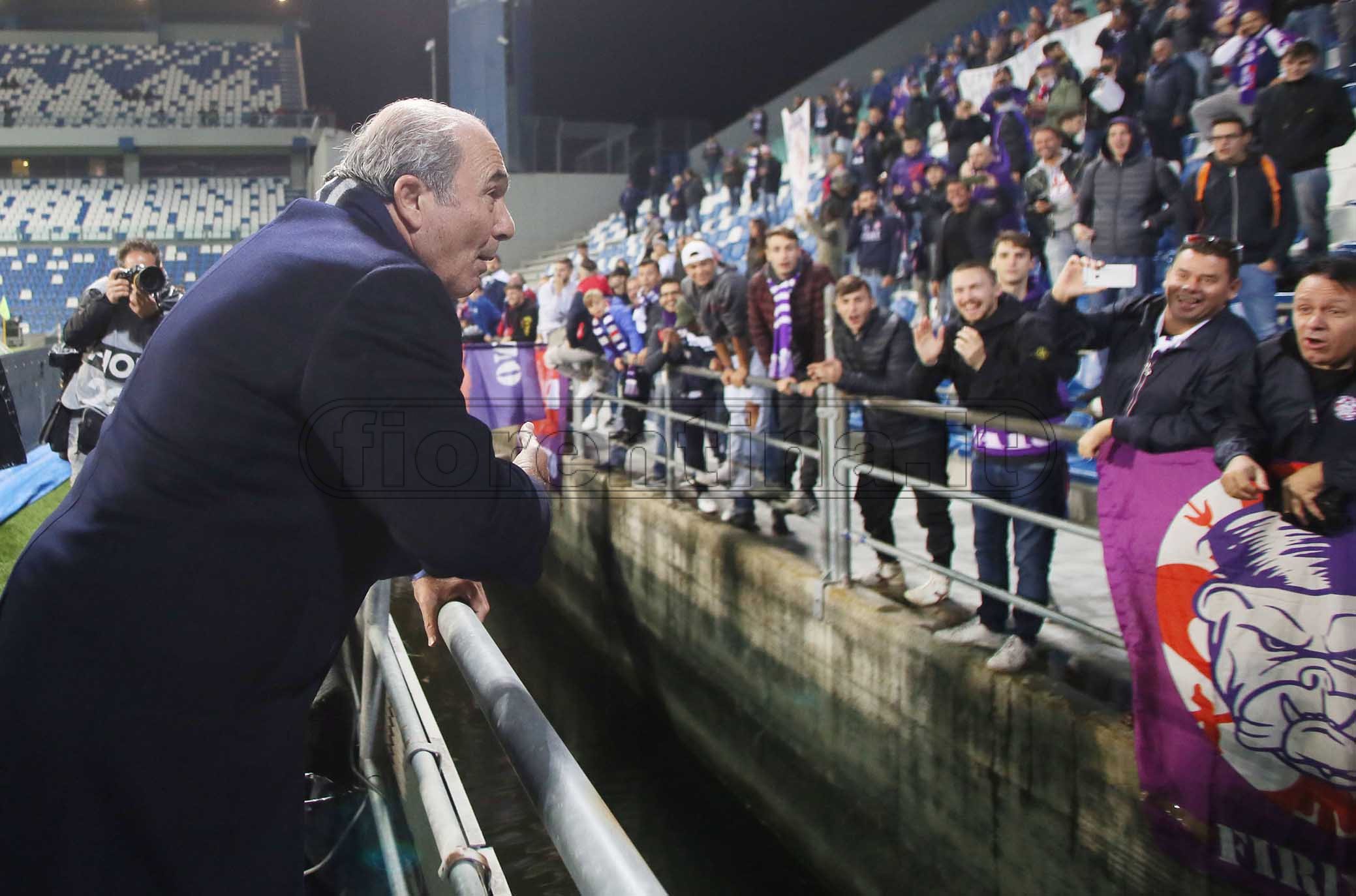 SASSUOLO-FIORENTINA 30-10-2019 ROCCO COMMISSO SALUTA I TIFOSI. GALASSI SILVANO/SILPRESS