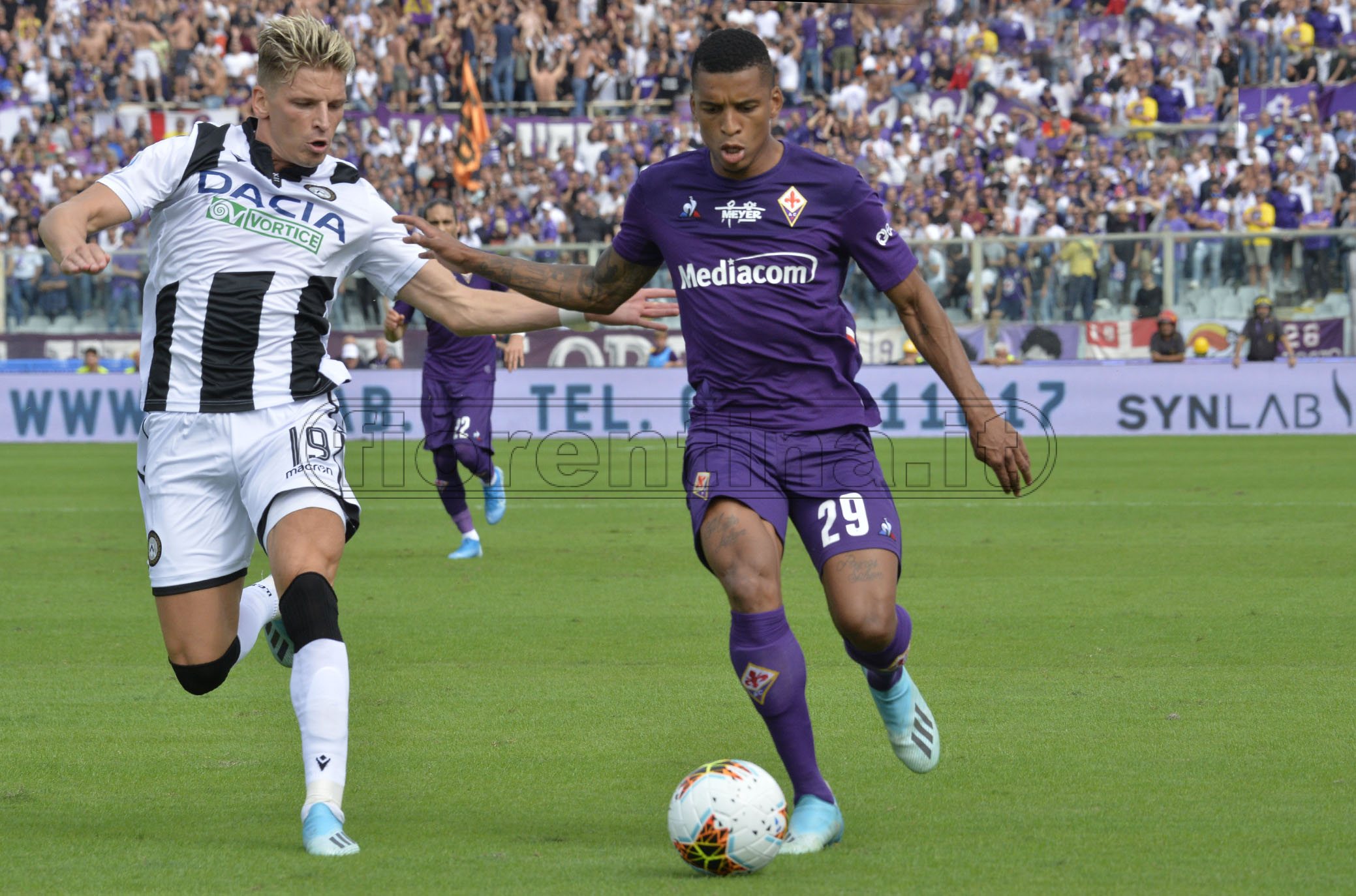 Dalbert verso la permanenza alla Fiorentina, ma la formula resta da definire