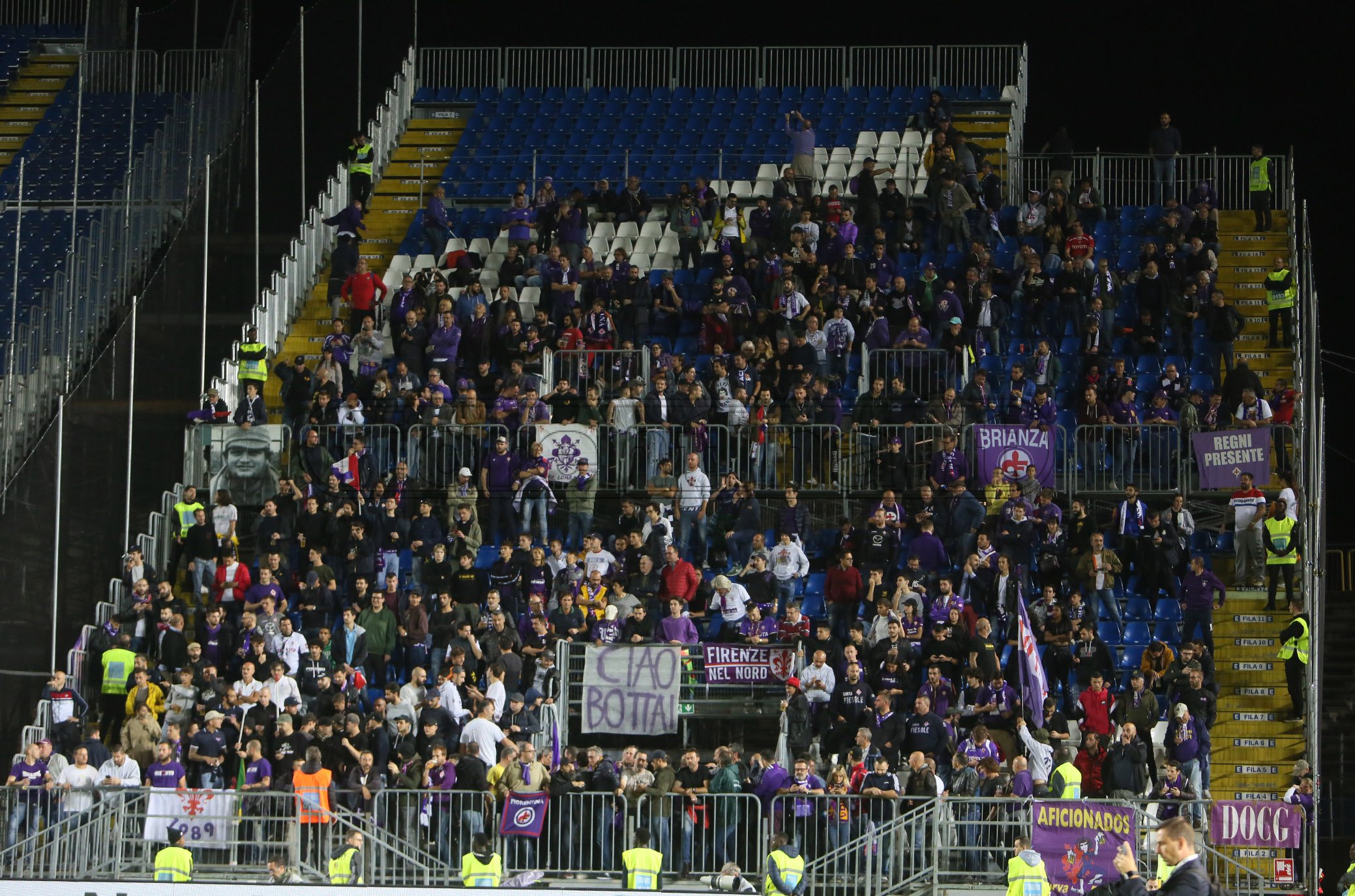 Settore ospiti completo. Più di mille tifosi viola in partenza per Reggio Emilia