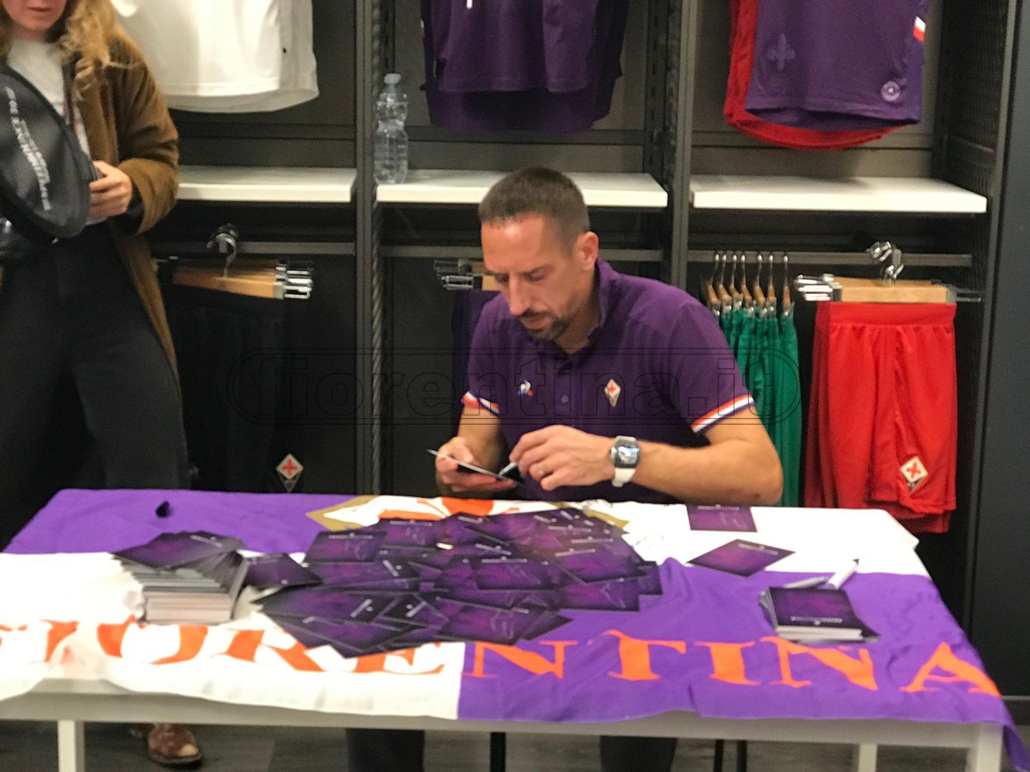 Firenze si ferma, c'è 'Le Roi' Ribery: tifosi in delirio