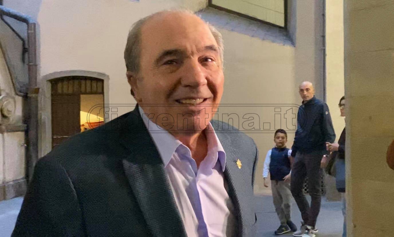Commisso suona l'inno della Fiorentina con la fisarmonica (VIDEO)