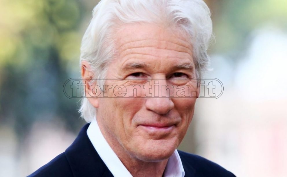 Richard Gere, premiato con le chiavi della città e con la maglia della Fiorentina (FOTO)