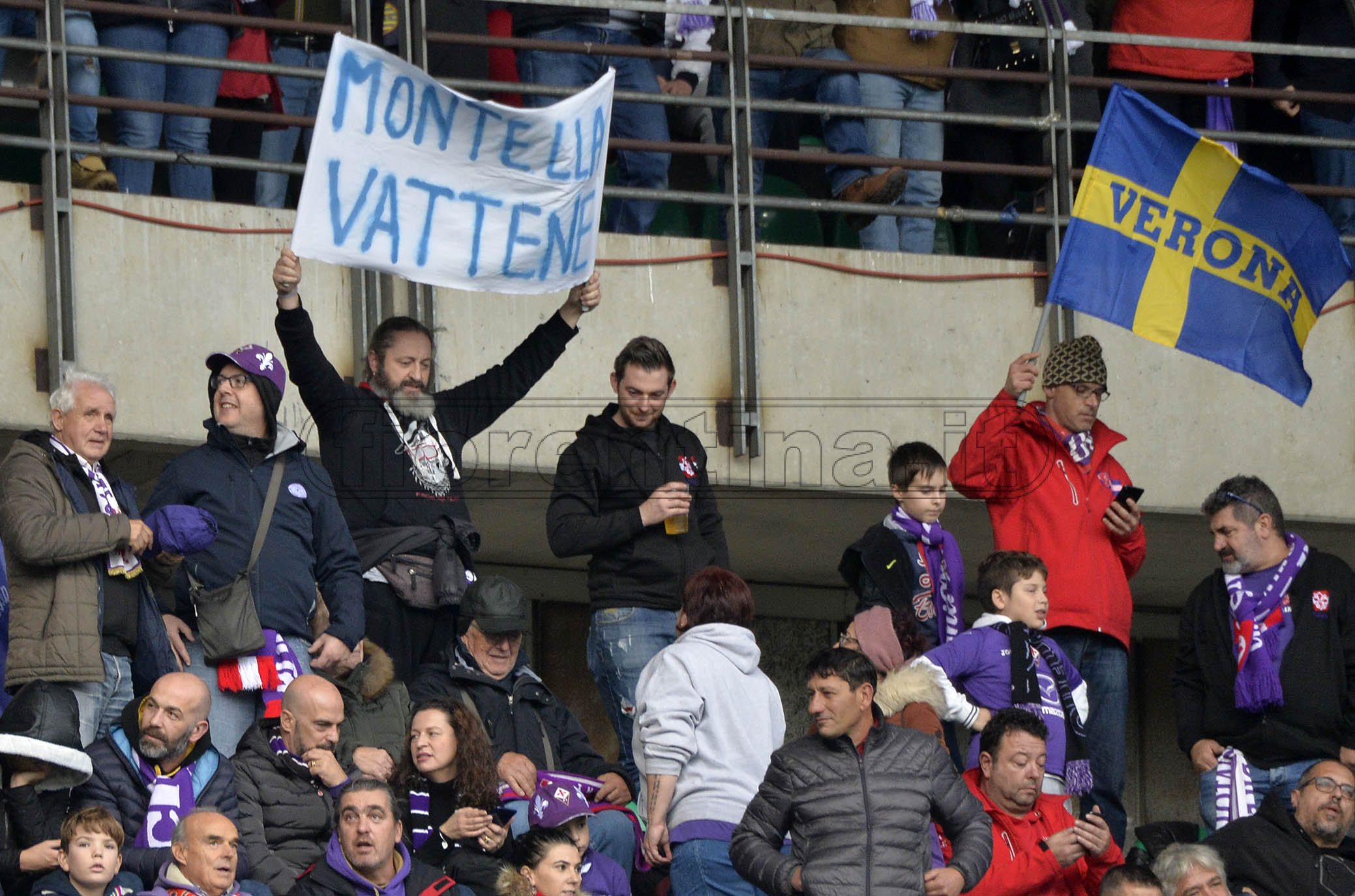Firenze è furiosa: Montella nel mirino dei tifosi. Col Lecce è decisiva. Prandelli-Bati...