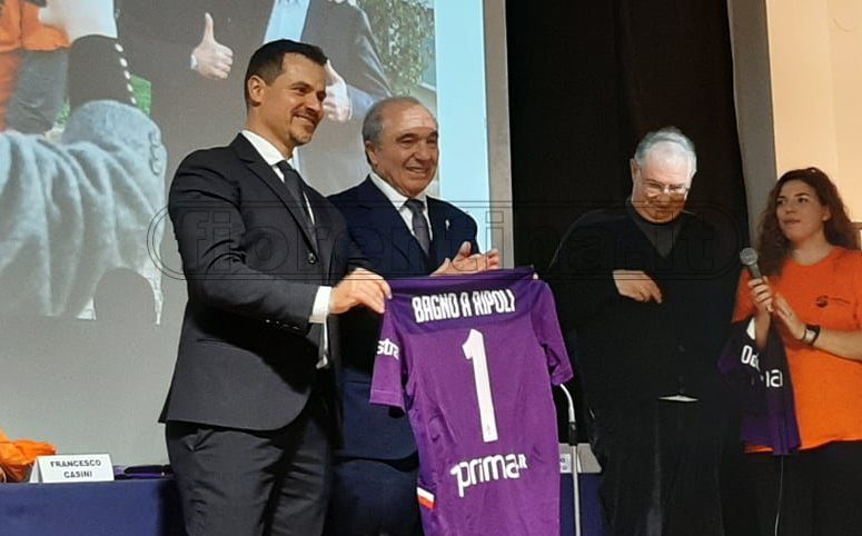 Commisso regala una maglia della Fiorentina a Bagno a Ripoli (FOTO)