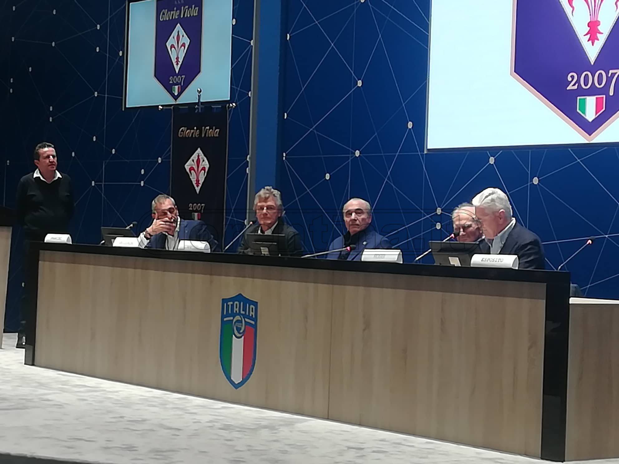 Commisso in ritardo alla premiazione Glorie Viola: era a colloquio con la squadra
