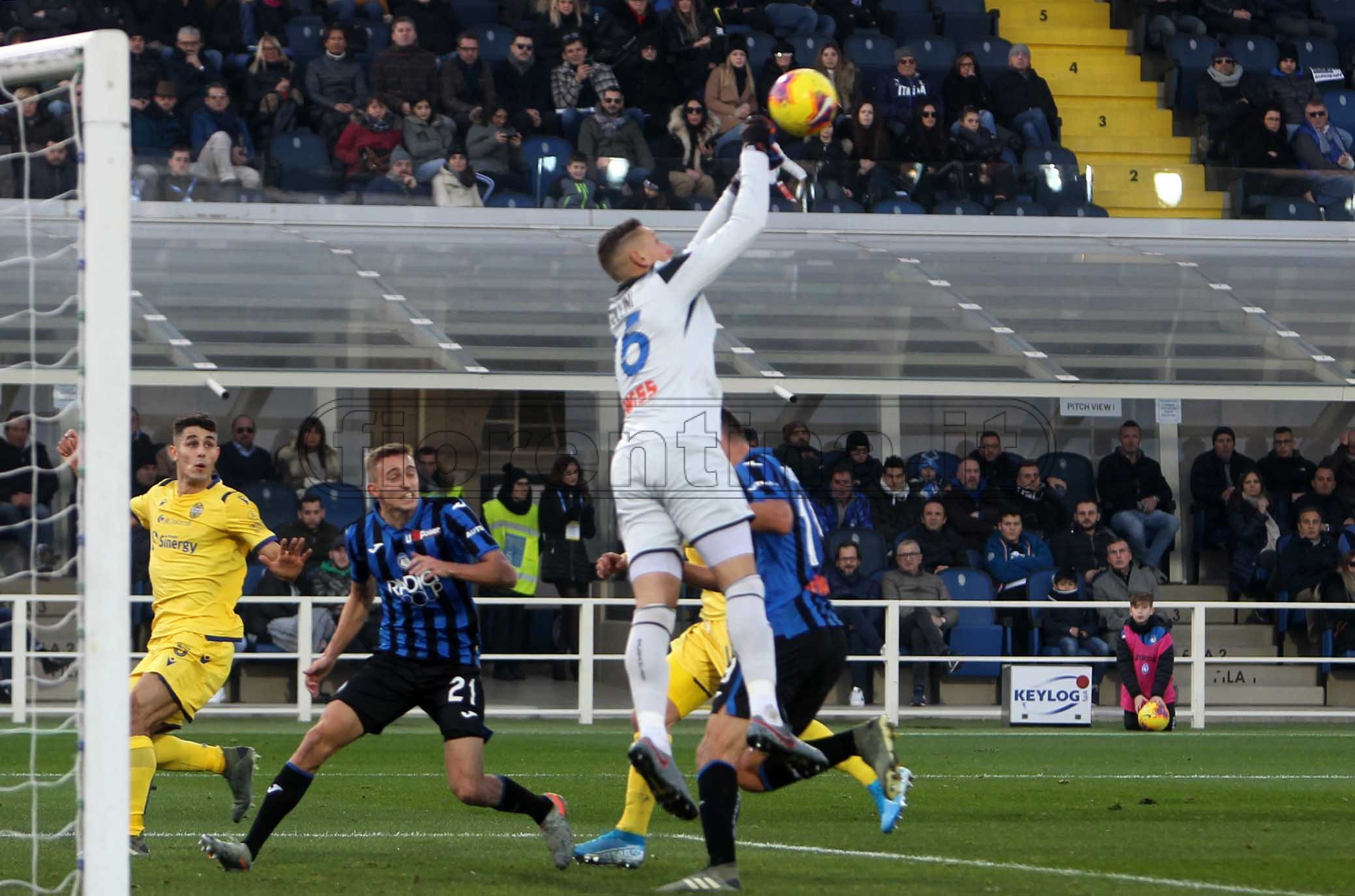 Serie A, gara vibrante a Bergamo. L'Atalanta supera il Verona al 93'