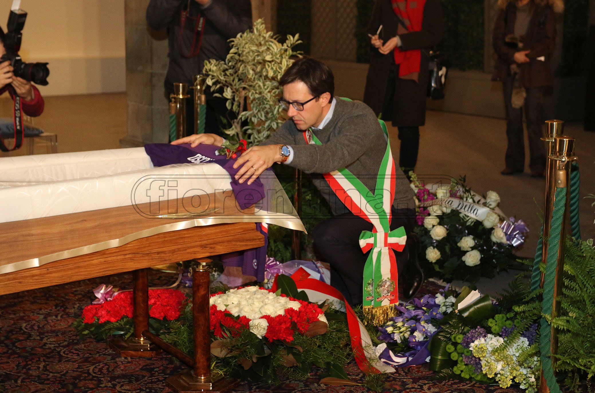 NARCISO PARIGI 26-01-2020 CAMERA ARDENTE IN PALAZZO VECCHIO IN SALA D'ARME IL FERETRO DEL MAESTRO. IL SINDACO DARIO NARDELLA.GALASSI SILVANO/SILPRESS