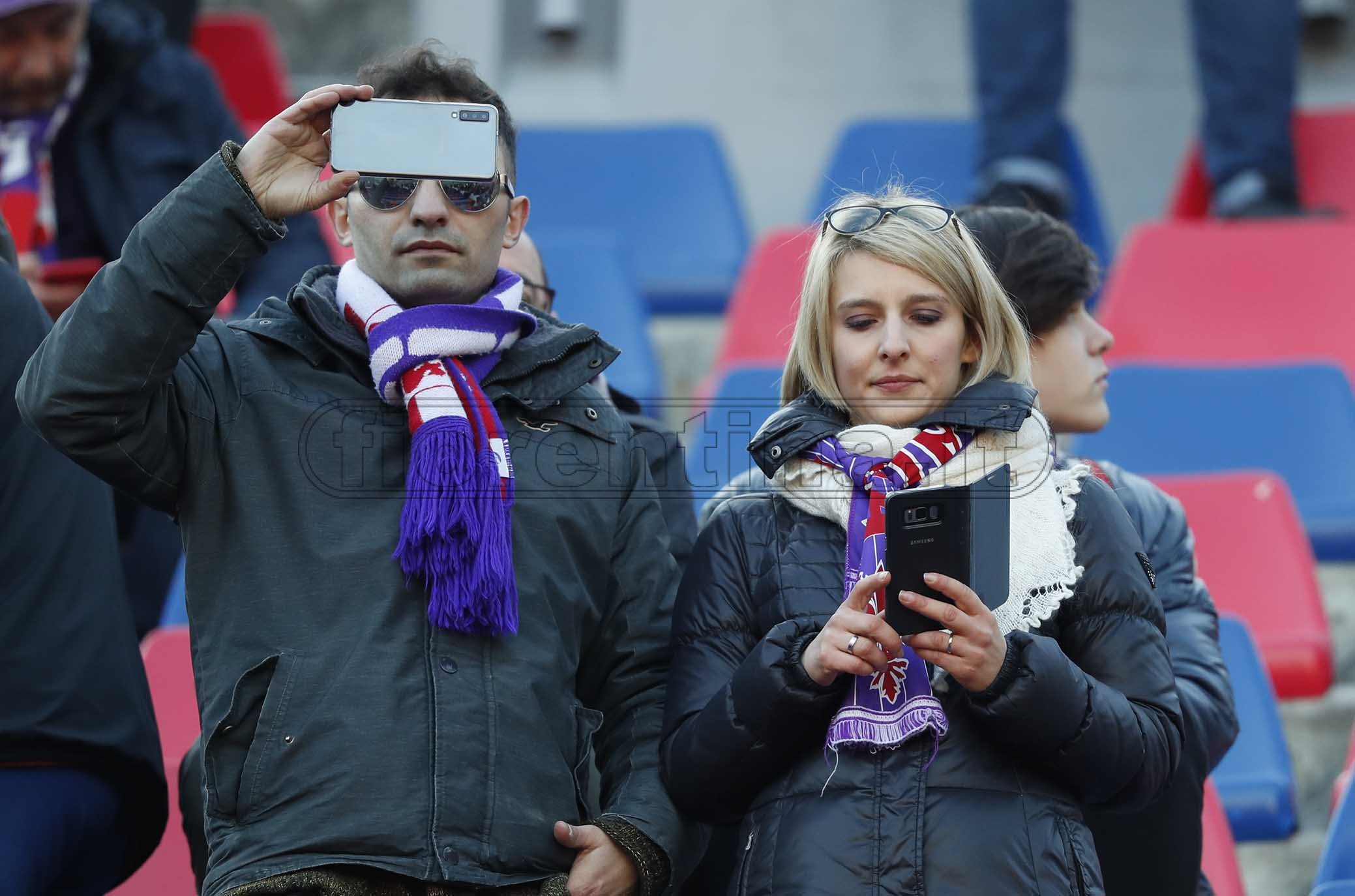 BOLOGNA - ITALY, 06-01-20 -FOTO DI CASTALDI / SILPRESS - 18° GIORNATA DI CAMPIONATO SERIE A TIM - STADIO RENATO DALL’ARA - BOLOGNA VS FIORENTINA, NELLA FOTO: TIFOSI DELLA FIOORENTINA IN TRASFERTA A BOLOGNA