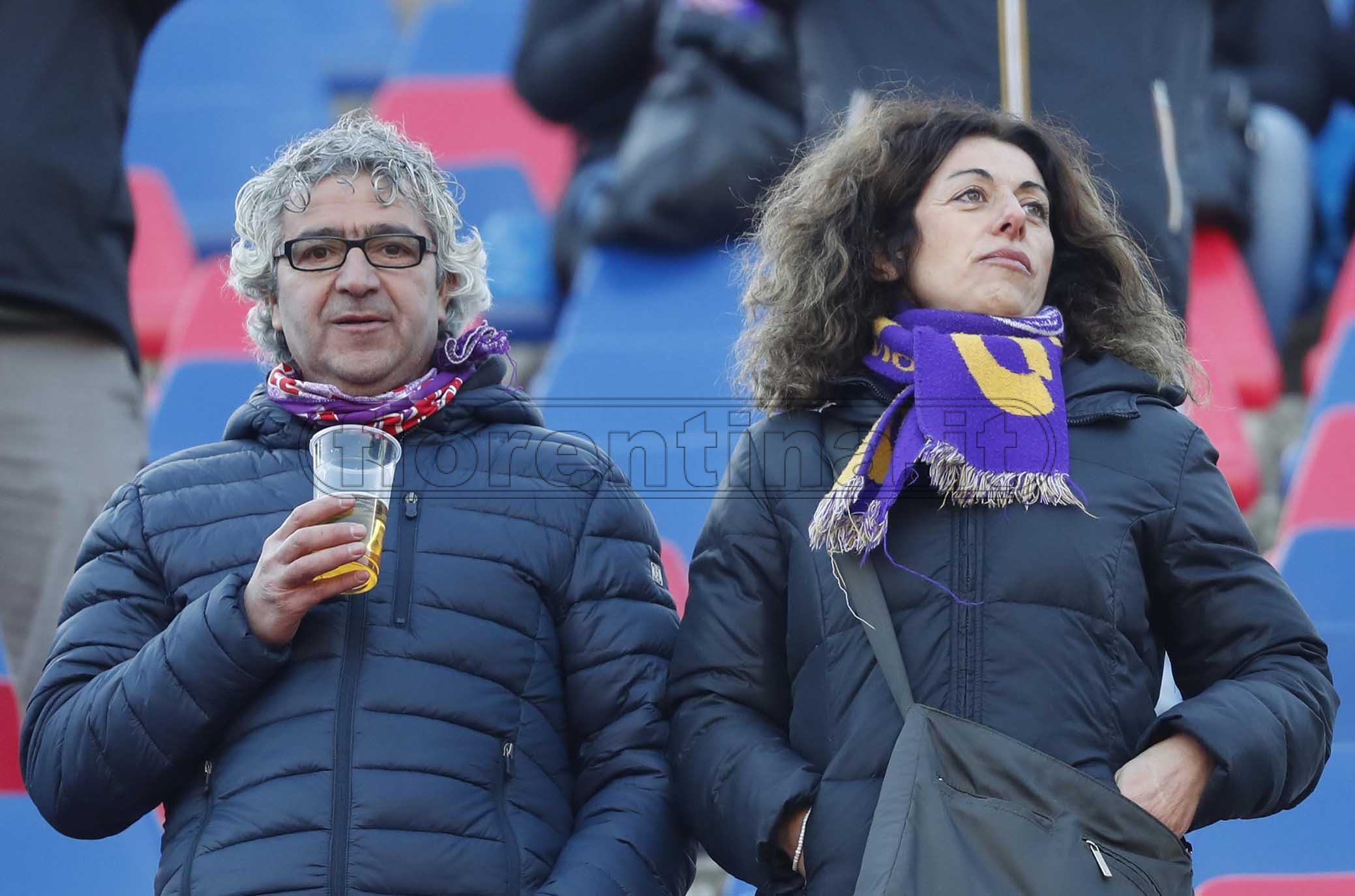 BOLOGNA - ITALY, 06-01-20 -FOTO DI CASTALDI / SILPRESS - 18° GIORNATA DI CAMPIONATO SERIE A TIM - STADIO RENATO DALL’ARA - BOLOGNA VS FIORENTINA, NELLA FOTO: TIFOSI DELLA FIOORENTINA IN TRASFERTA A BOLOGNA