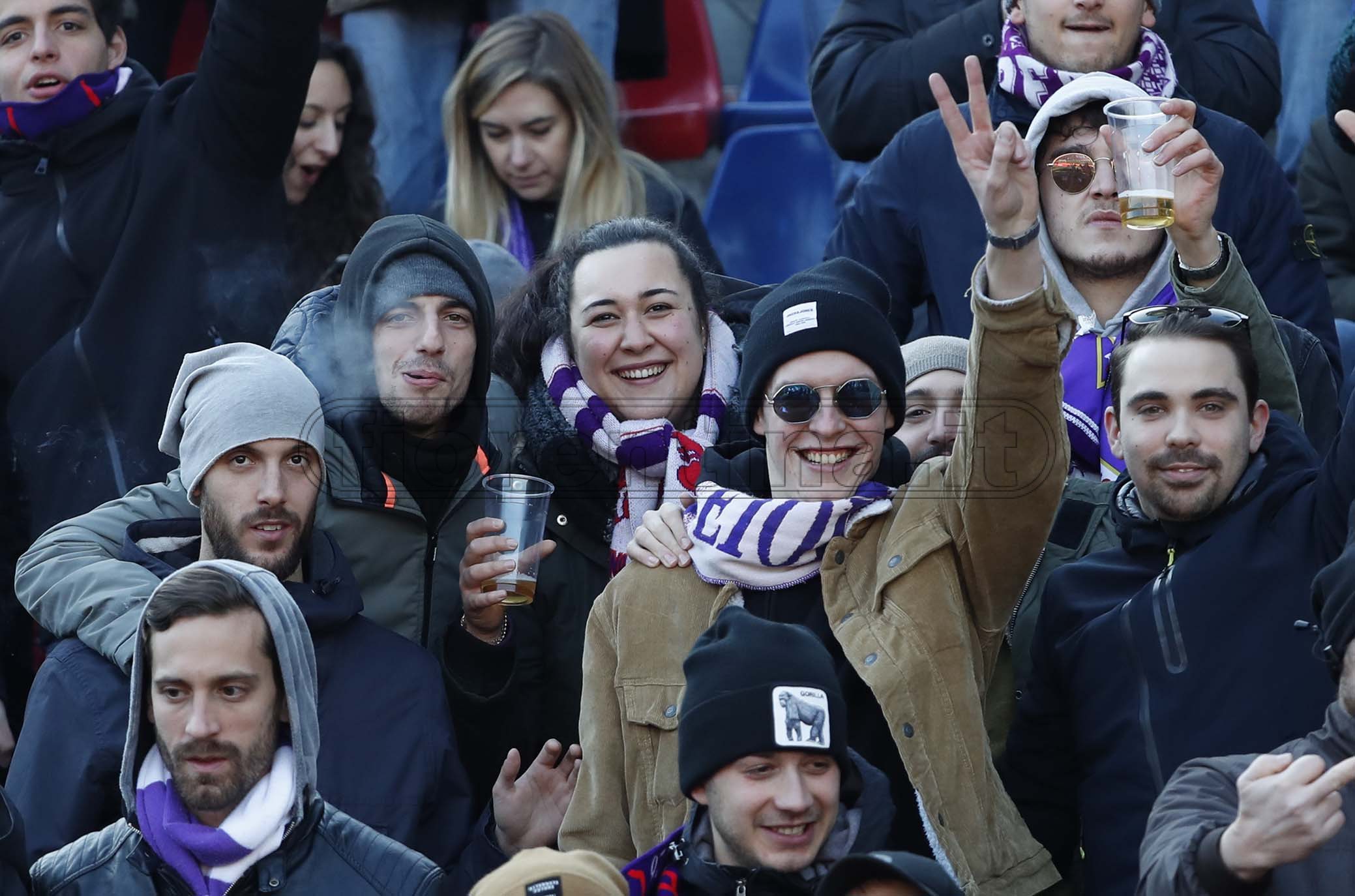 BOLOGNA - ITALY, 06-01-20 -FOTO DI CASTALDI / SILPRESS - 18° GIORNATA DI CAMPIONATO SERIE A TIM - STADIO RENATO DALL’ARA - BOLOGNA VS FIORENTINA, NELLA FOTO: TIFOSI DELLA FIOORENTINA IN TRASFERTA A BOLOGNA
