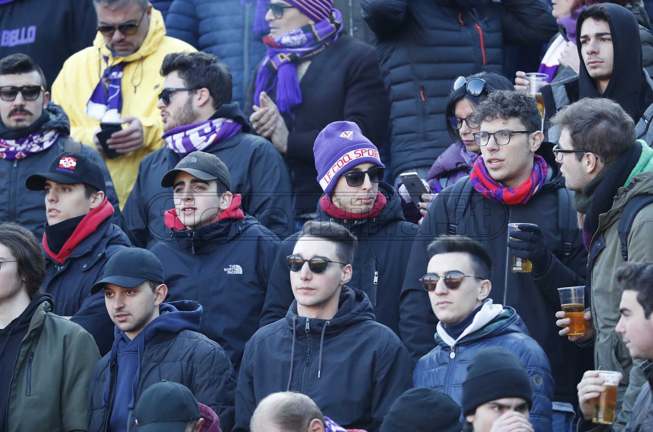 BOLOGNA - ITALY, 06-01-20 -FOTO DI CASTALDI / SILPRESS - 18° GIORNATA DI CAMPIONATO SERIE A TIM - STADIO RENATO DALL’ARA - BOLOGNA VS FIORENTINA, NELLA FOTO: TIFOSI DELLA FIOORENTINA IN TRASFERTA A BOLOGNA