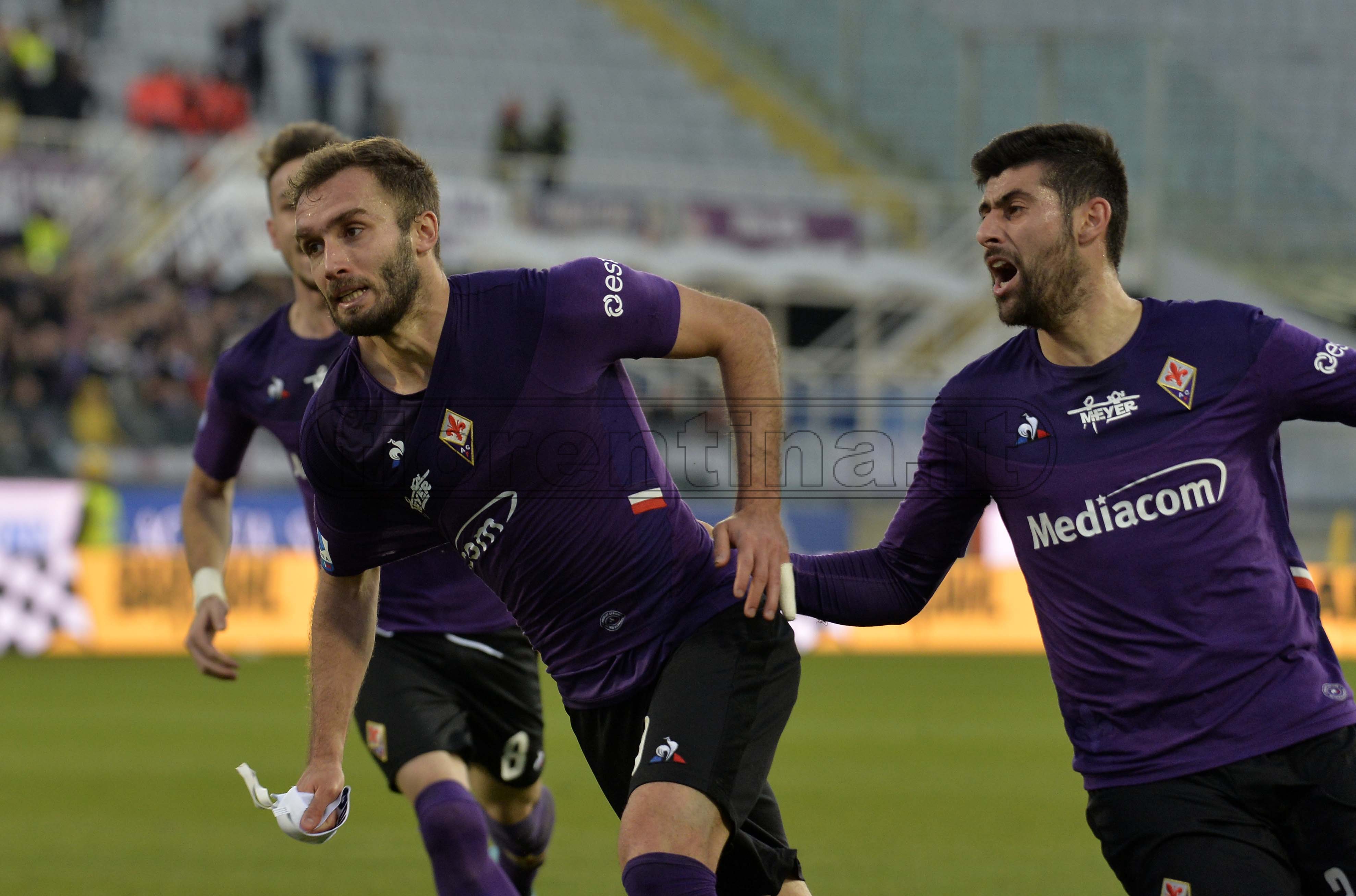 La scossa di Rocco, le lacrime di Pezzella: una brutta Viola tenta la svolta