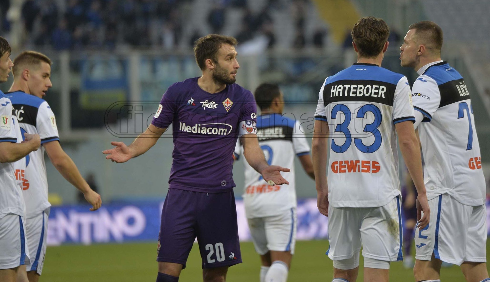 Taglio stipendi, la dura replica dell'AIC: "Vergogna, il vero piano è non pagare i calciatori"