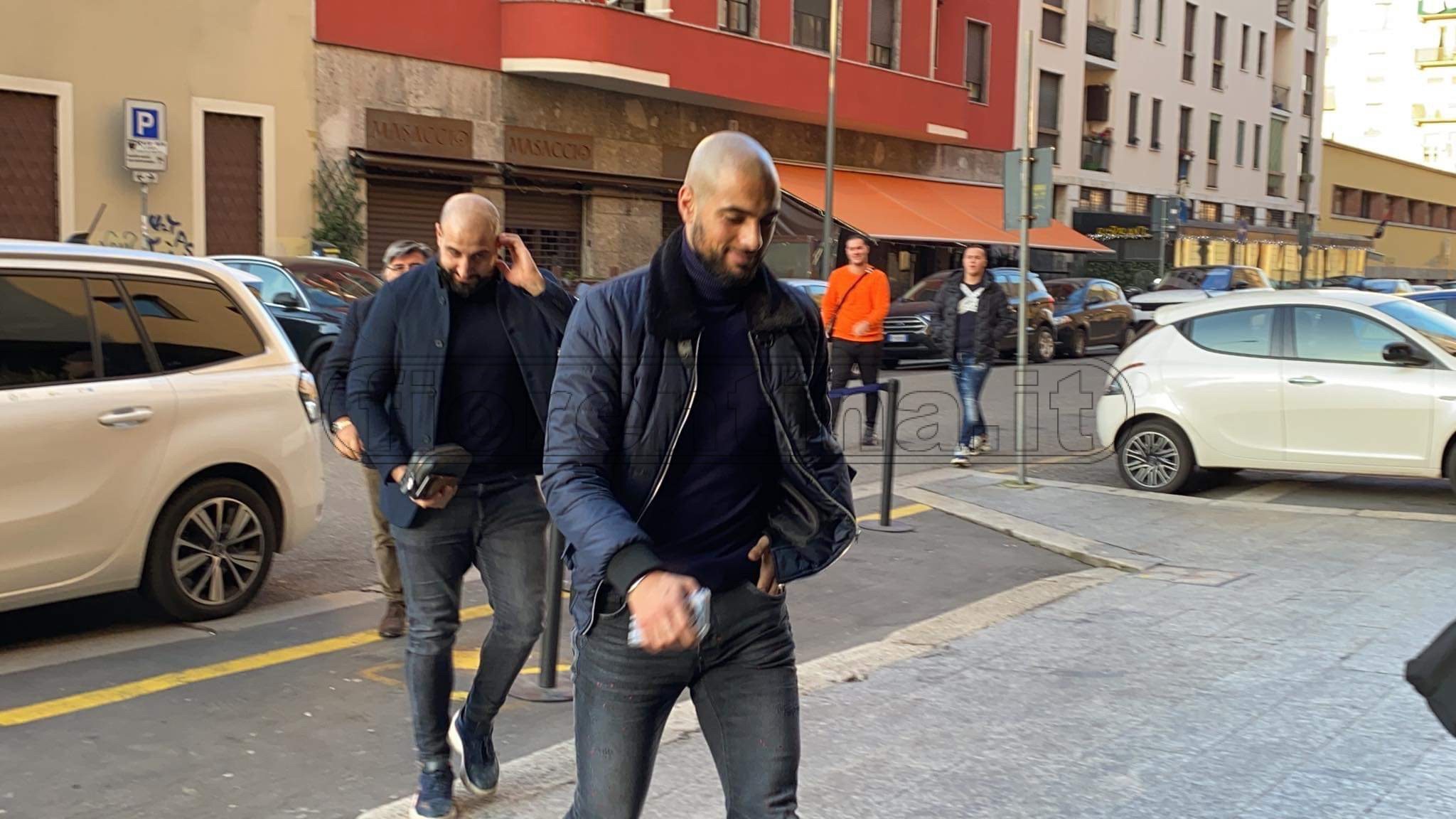 Terminate le visite mediche di Amrabat. Il centrocampista rientra in hotel (VIDEO VI.IT)