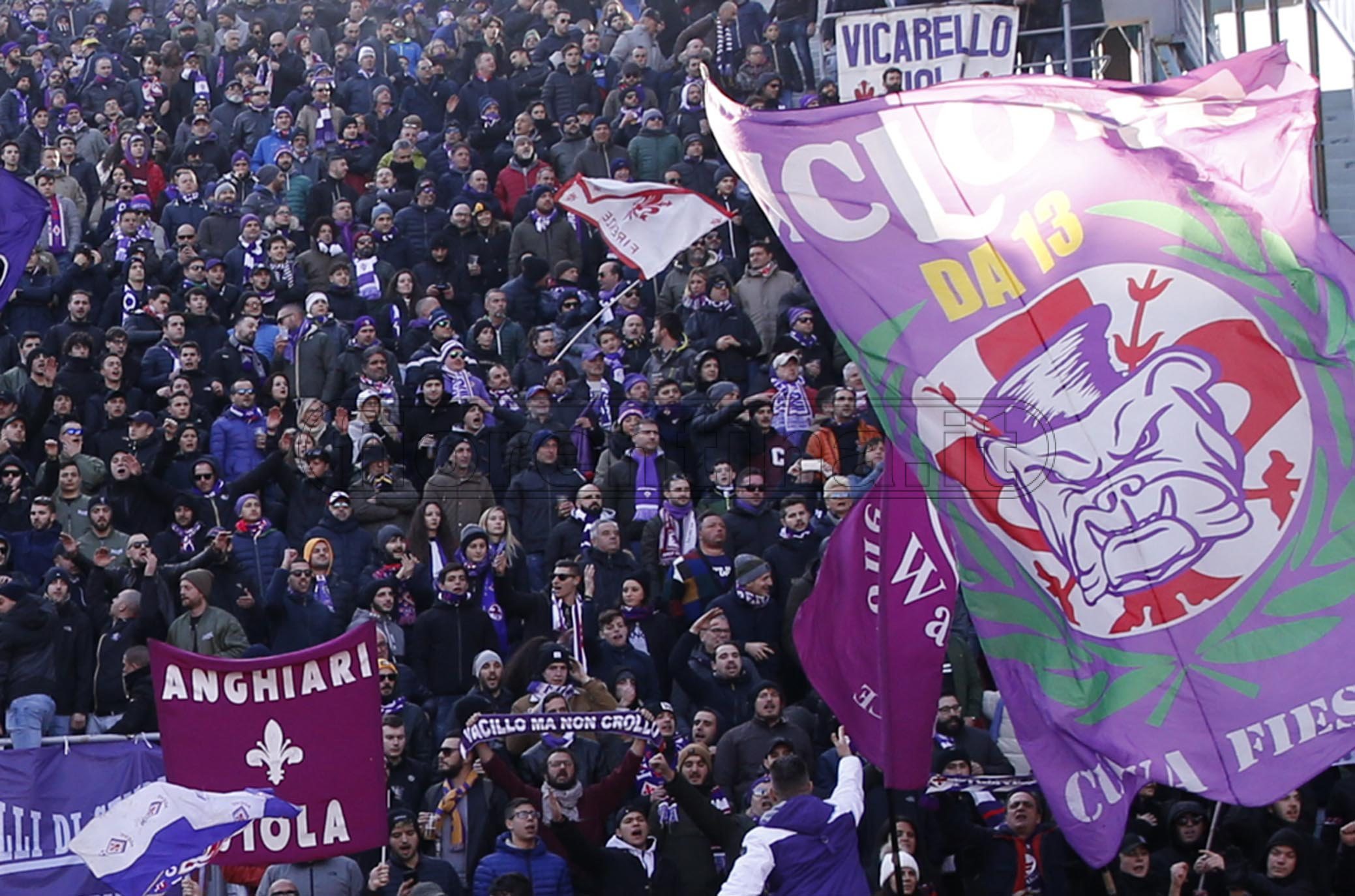 BOLOGNA - ITALY, 06-01-20 -FOTO DI CASTALDI / SILPRESS - 18° GIORNATA DI CAMPIONATO SERIE A TIM - STADIO RENATO DALL’ARA - BOLOGNA VS FIORENTINA, NELLA FOTO: TIFOSI DELLA FIOORENTINA IN TRASFERTA A BOLOGNA