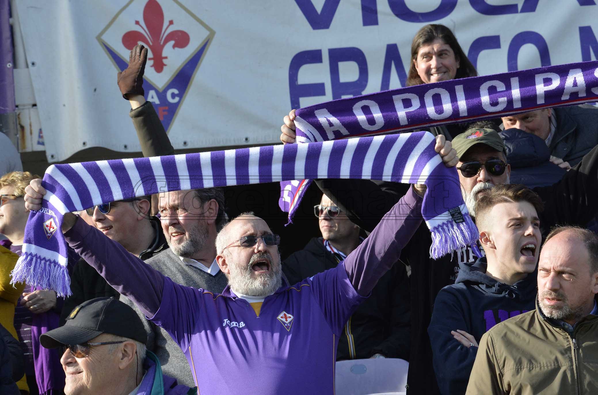 Fiorentina-Atalanta, le immagini dei tifosi viola al Franchi