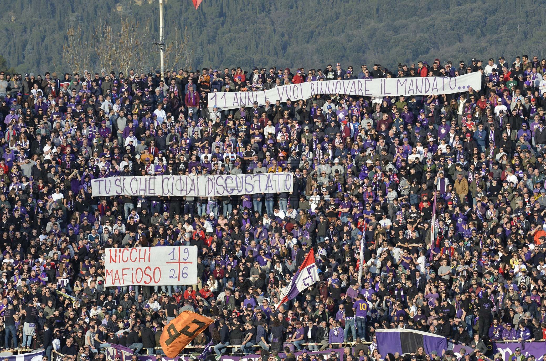 Giudice Sportivo: multa per la Fiorentina. Punito striscione su Nicchi e cori a Gasperini
