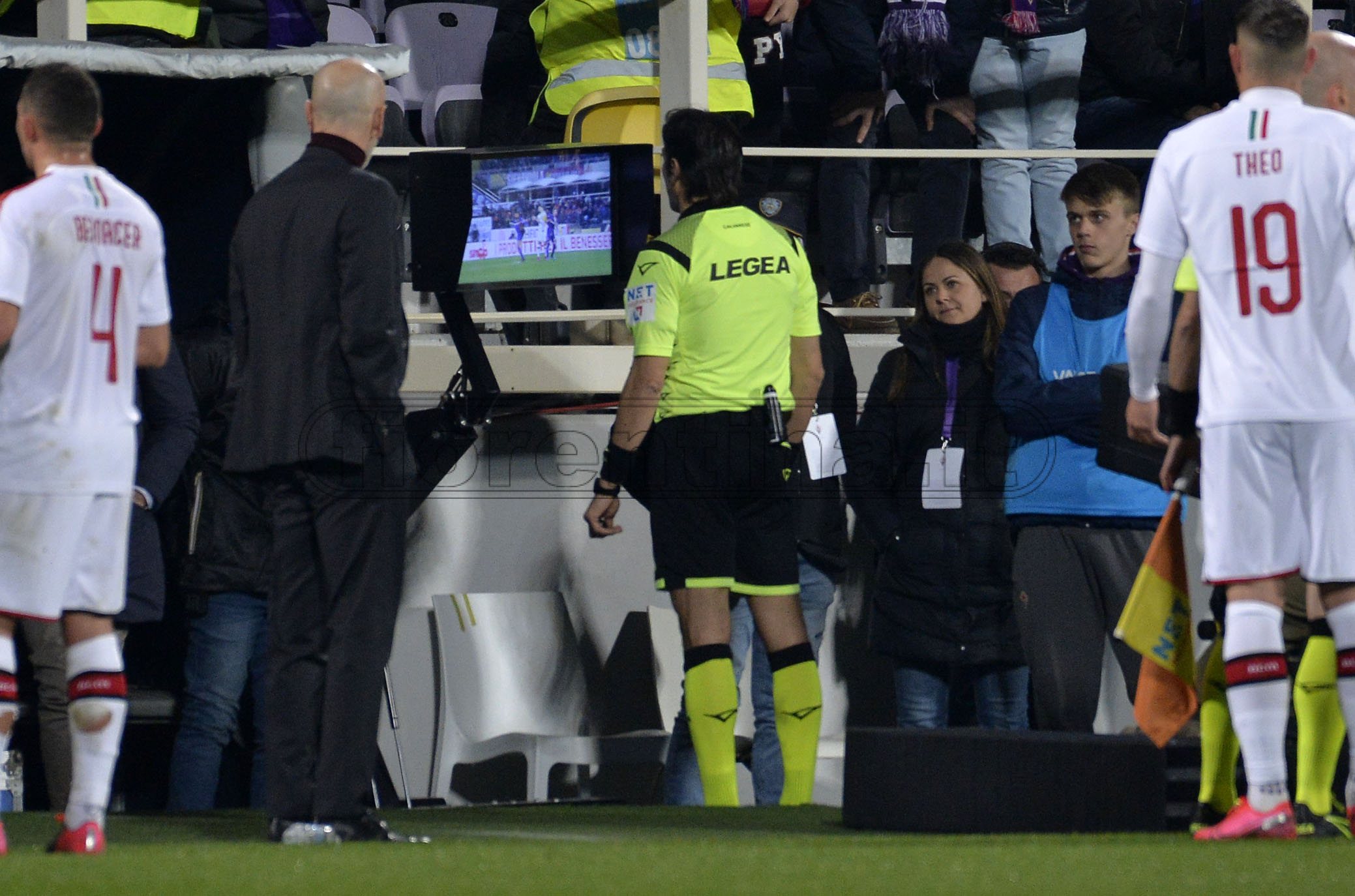 Var, possibili novità in vista. C'è l'ipotesi di far sentire i dialoghi tra gli arbitri ai tifosi