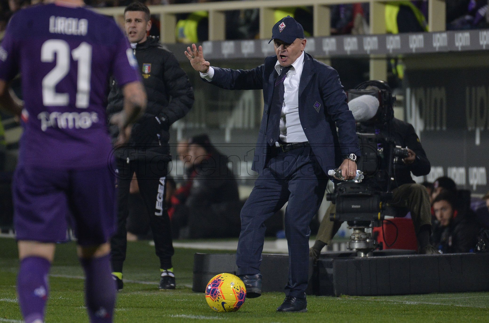 La Fiorentina cerca sicurezze nella notte: Viola mai di pomeriggio, occasione Brescia