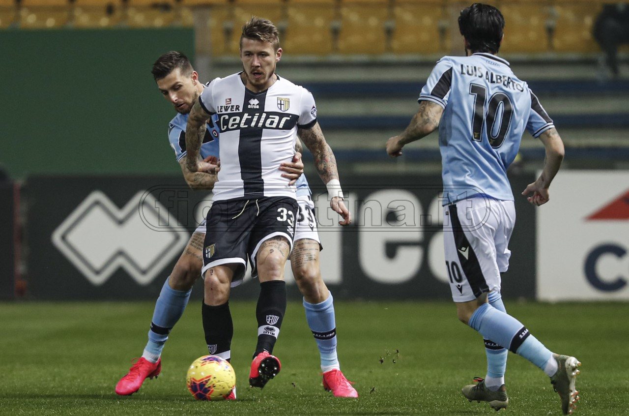 Serie A, la Lazio espugna Parma. Adesso è a -1 dalla Juventus