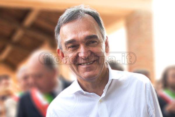 Toscana, Enrico Rossi: "Obbligatorio l'uso della mascherina all'esterno"