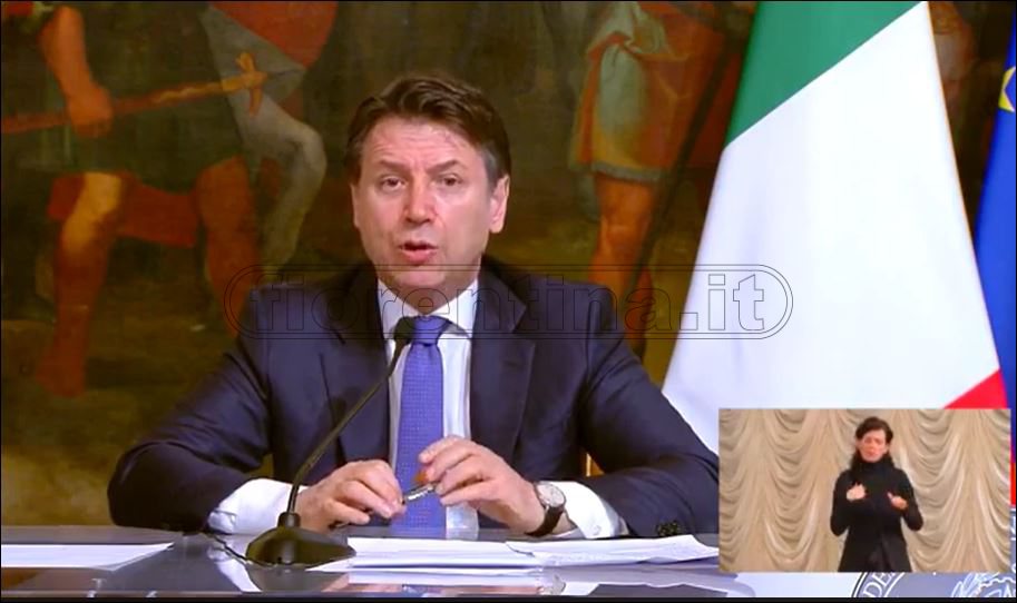 Premier Conte: "4,3 miliardi ai Comuni e 400 mln per bonus spesa. Scuole e attività..."