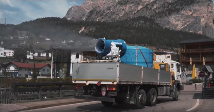 Trentino, alto tasso di contagio: a Moena strade sanificate con cannoni sparaneve