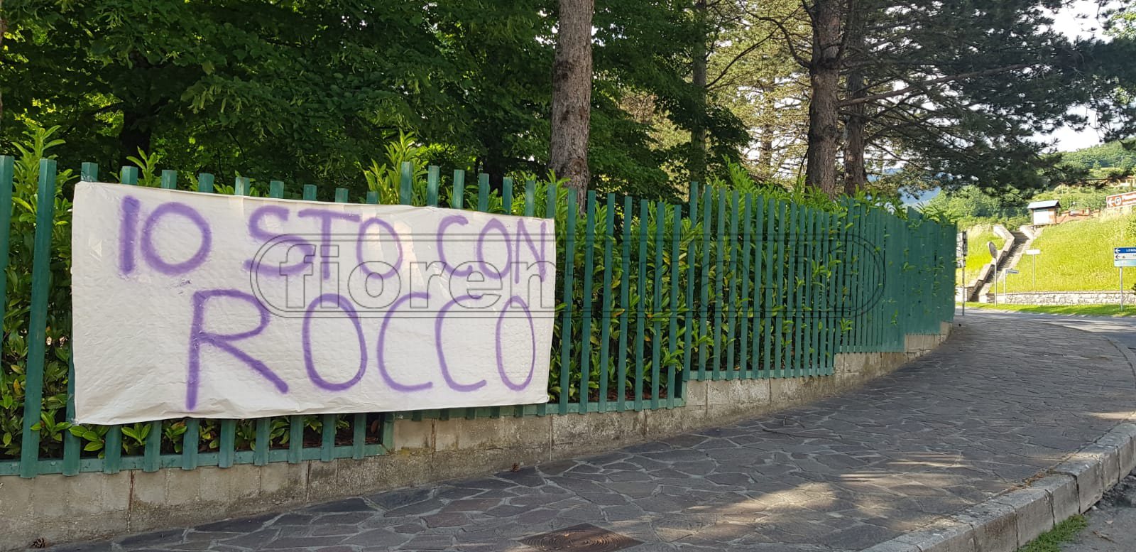 'Io sto con Rocco', striscioni di sostegno al Presidente viola anche fuori Firenze (FOTO)