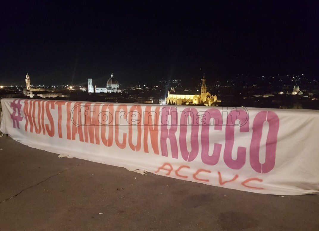 Noi stiamo con Rocco: Firenze tappezzata di striscioni (FOTO)