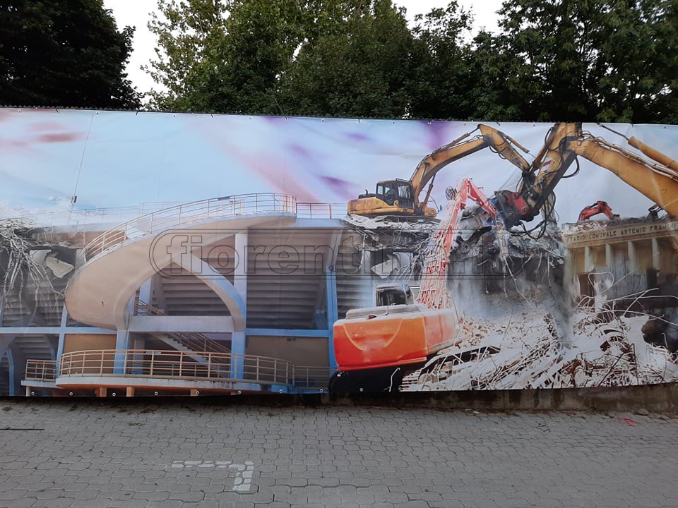 Le ruspe abbattono il Franchi. Ma è solo uno striscione (FOTO VI.IT)