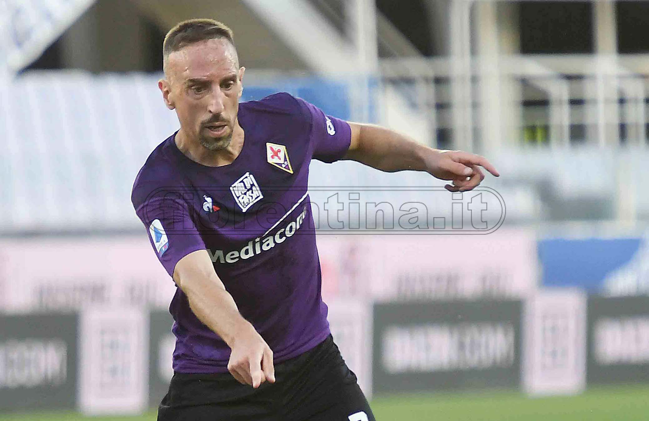 Fiorentina già arrivata a Roma in treno. Adesso squadra in hotel (FOTO)