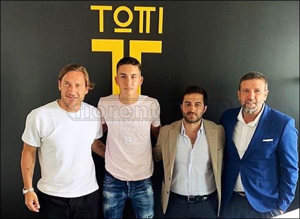 Totti 'pesca' in casa viola: è il nuovo agente di un 'portierino' della Fiorentina